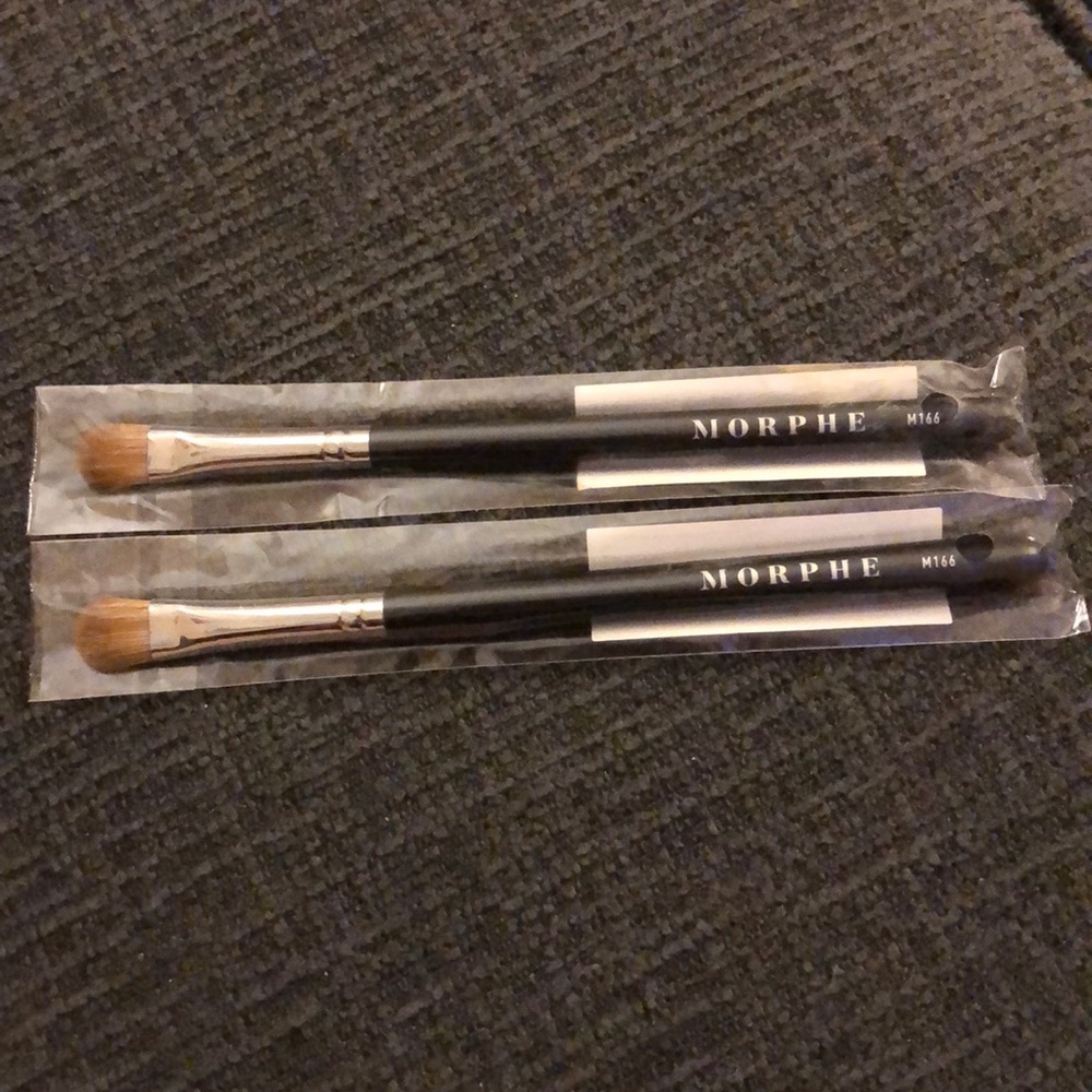 Morphe Oval Shadow Brush M166